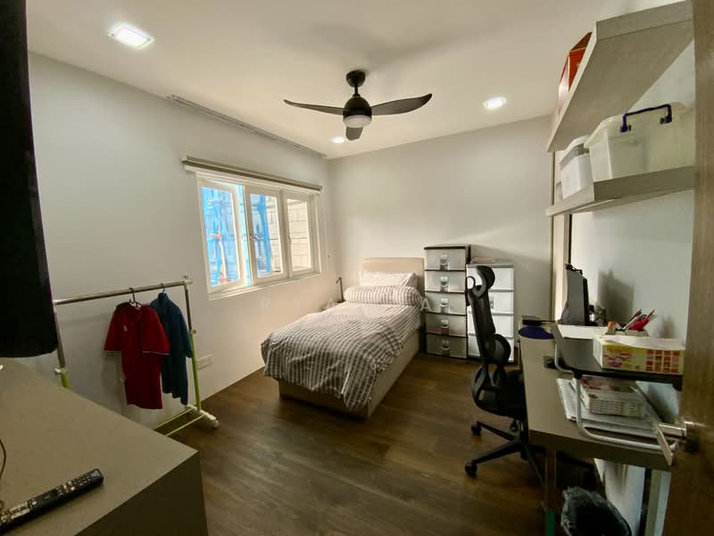 Teacher's Housing Estate, Tagore Avenue, 6 Bedrooms, 3,600 sqft, Terraced House For Sale, by Ryan A, 500231744 - Level 2 - Common Bedroom 3 - PropertyGuru.com.sg