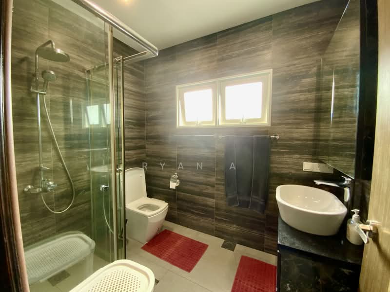 Teacher's Housing Estate, Tagore Avenue, 6 Bedrooms, 3,600 sqft, Terraced House For Sale, by Ryan A, 500231744 - Bathroom - PropertyGuru.com.sg