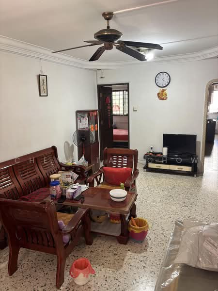 209 Tampines Street 21, 209 Tampines Street 21, 2 Bedrooms, 807 sqft, HDB Flat For Sale, by Cheng Tan Chow, 500231747 - Living Room - PropertyGuru.com.sg