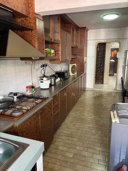 209 Tampines Street 21, 209 Tampines Street 21, 2 Bedrooms, 807 sqft, HDB Flat For Sale, by Cheng Tan Chow, 500231747 - Kitchen - PropertyGuru.com.sg