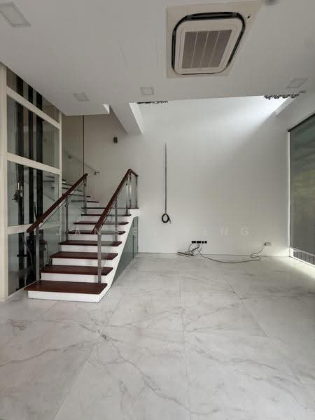 Sixth Avenue, Tanglin / Holland / Bukit Timah, 5 Bedrooms, 4,570 sqft, Semi-Detached House For Rent, by Jansen Feng, 500231752 - Living - PropertyGuru.com.sg