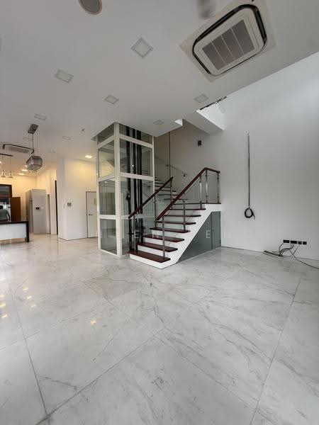 Sixth Avenue, Tanglin / Holland / Bukit Timah, 5 Bedrooms, 4,570 sqft, Semi-Detached House For Rent, by Jansen Feng, 500231752 - Living - PropertyGuru.com.sg