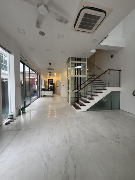 Sixth Avenue, Tanglin / Holland / Bukit Timah, 5 Bedrooms, 4,570 sqft, Semi-Detached House For Rent, by Jansen Feng, 500231752 - Living - PropertyGuru.com.sg