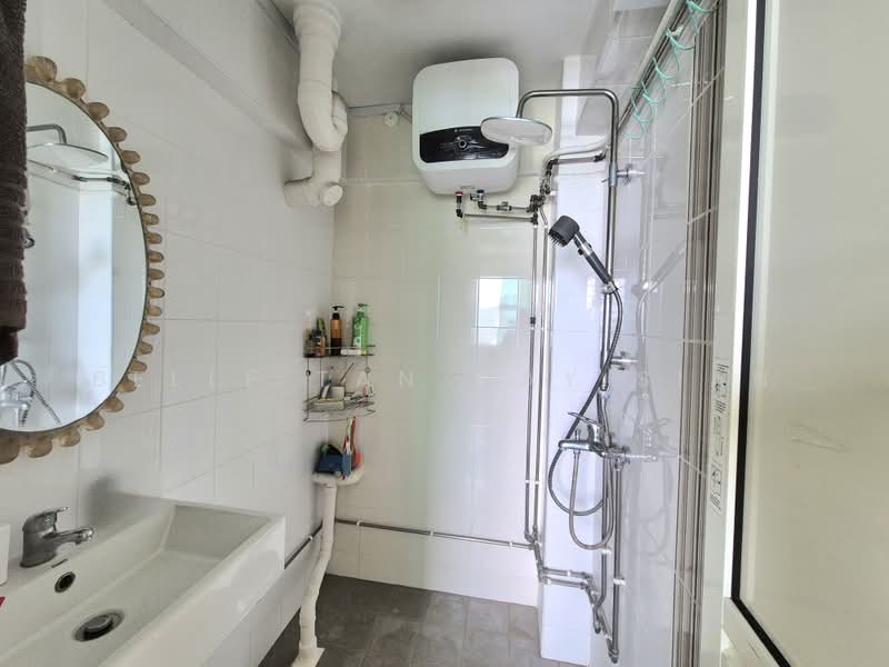 413 Pandan Gardens, 413 Pandan Gardens, 3 Bedrooms, 1,259 sqft, HDB Flat For Sale, by Belle Tan May Sian, 500231754 - Bathroom - PropertyGuru.com.sg