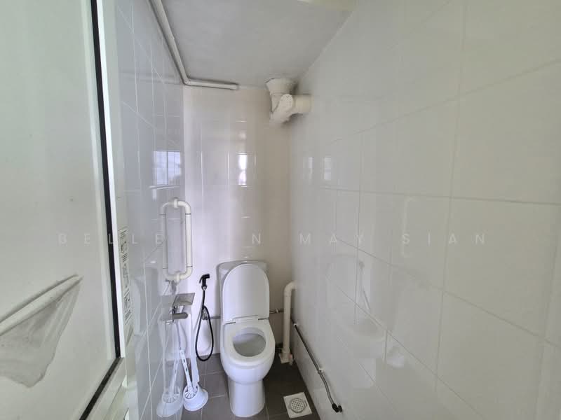 413 Pandan Gardens, 413 Pandan Gardens, 3 Bedrooms, 1,259 sqft, HDB Flat For Sale, by Belle Tan May Sian, 500231754 - Bathroom - PropertyGuru.com.sg