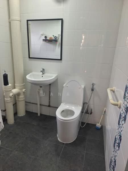 533 Hougang Avenue 6, 533 Hougang Avenue 6, Room Rental, 120 sqft, HDB Flat For Rent, by Jana ., 500231760 - Bathroom - PropertyGuru.com.sg