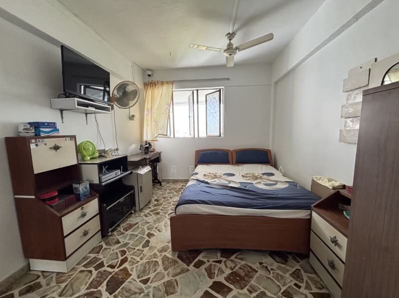 130 Bedok North Street 2, 130 Bedok North Street 2, 3 Bedrooms, 990 sqft, HDB Flat For Sale, by Klaire Phua, 500231765 - Bedroom - PropertyGuru.com.sg