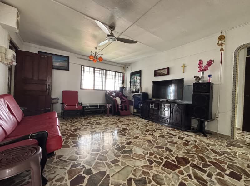 130 Bedok North Street 2, 130 Bedok North Street 2, 3 Bedrooms, 990 sqft, HDB Flat For Sale, by Klaire Phua, 500231765 - Living Room - PropertyGuru.com.sg