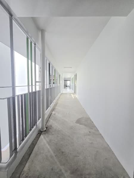 605C Tampines Street 61, 605C Tampines Street 61, 3 Bedrooms, 990 sqft, HDB Flat For Sale, by Fay Lim, 500231766 - Common Corridor - PropertyGuru.com.sg