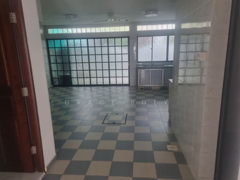 Opera Estate, Maria Avenue, 5 Bedrooms, 2,800 sqft, Terraced House For Rent, by Grace Boey, 500231770 - Entrance to Kitchen - PropertyGuru.com.sg