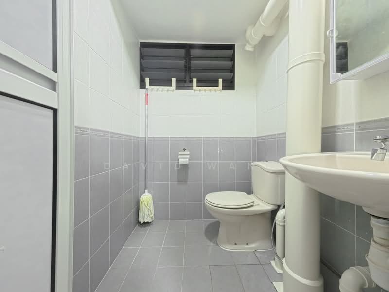 122 Bedok North Street 2, 122 Bedok North Street 2, Studio, 760 sqft, HDB Flat For Rent, by David Wang, 500231779 - Bathroom - PropertyGuru.com.sg
