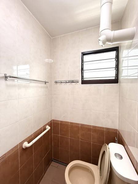 Blk 530 Jurong West St 52, 52, Room Rental, 200 sqft, HDB Flat For Rent, by Jade Goh, 500231788 - Bathroom - PropertyGuru.com.sg