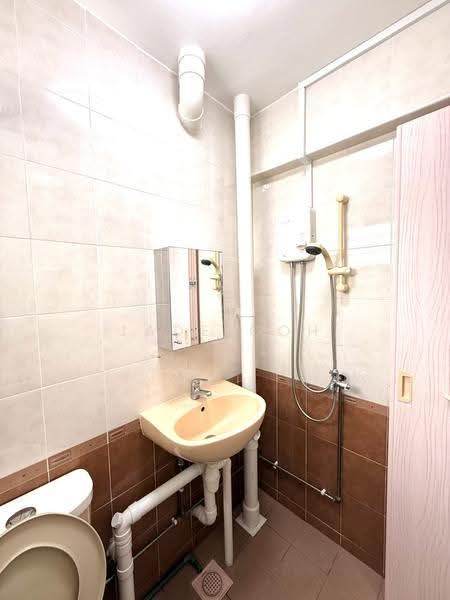 Blk 530 Jurong West St 52, 52, Room Rental, 200 sqft, HDB Flat For Rent, by Jade Goh, 500231788 - Bathroom - PropertyGuru.com.sg