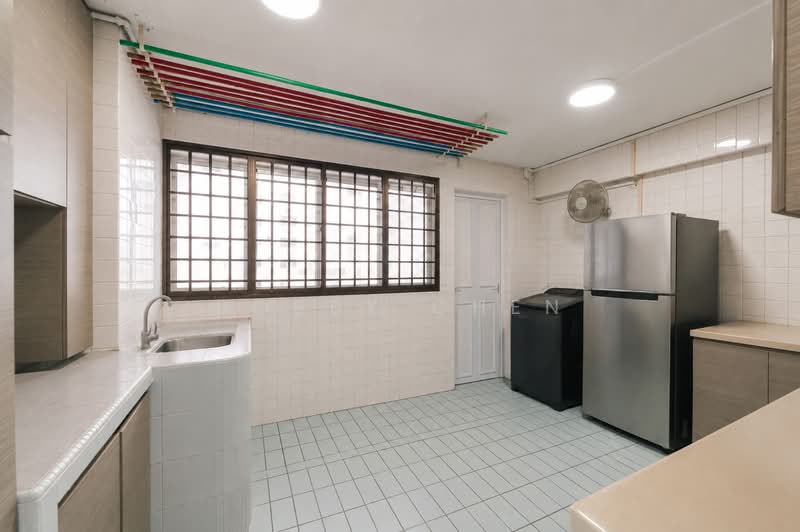 661 Yishun Avenue 4, 661 Yishun Avenue 4, 3 Bedrooms, 980 sqft, HDB Flat For Sale, by Bobby Chen, 500231796 - Kitchen - PropertyGuru.com.sg