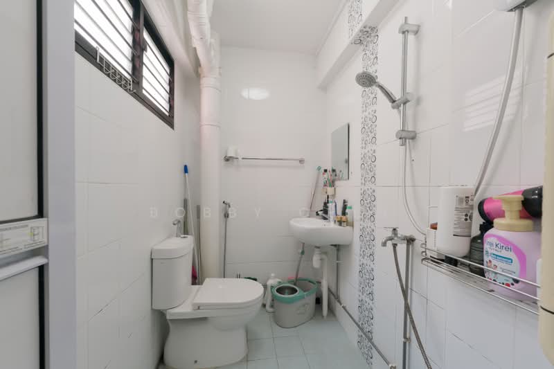 661 Yishun Avenue 4, 661 Yishun Avenue 4, 3 Bedrooms, 980 sqft, HDB Flat For Sale, by Bobby Chen, 500231796 - Bathroom - PropertyGuru.com.sg