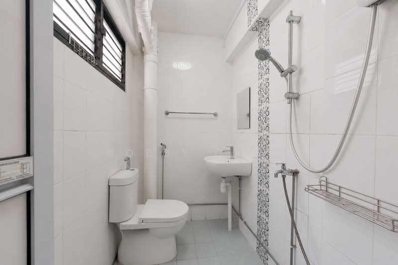 661 Yishun Avenue 4, 661 Yishun Avenue 4, 3 Bedrooms, 980 sqft, HDB Flat For Sale, by Bobby Chen, 500231796 - Bathroom - PropertyGuru.com.sg