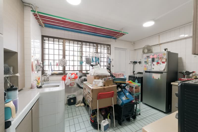 661 Yishun Avenue 4, 661 Yishun Avenue 4, 3 Bedrooms, 980 sqft, HDB Flat For Sale, by Bobby Chen, 500231796 - Kitchen - PropertyGuru.com.sg