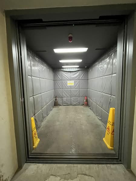 Basement’ unit 5950sf B2 Clean & Light for storage/office @ Changi South, Changi South Street, 5,950 sqft, Factory / Workshop (B2) For Rent, by Marjorie Teo, 500231818 - Entrance - CommercialGuru.com.sg