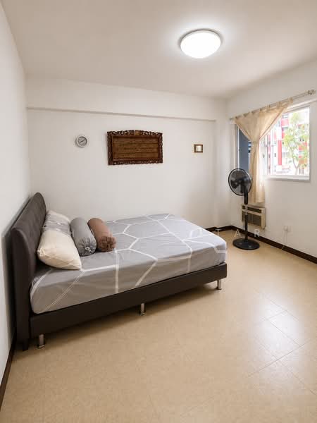 206 Tampines Street 21, 206 Tampines Street 21, 2 Bedrooms, 807 sqft, HDB Flat For Sale, by Sharil Satar, 500231820 - Master Bedroom - PropertyGuru.com.sg