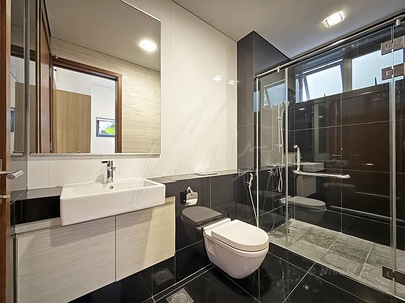 Modern Semi-D @ Serangoon Gdn Estate, Bloxhome Drive, 6 Bedrooms, 5,000 sqft, Semi-Detached House For Rent, by Nicole Lim, 500231839 - Bathroom on Level 1 - PropertyGuru.com.sg