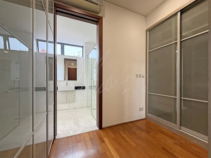 Modern Semi-D @ Serangoon Gdn Estate, Bloxhome Drive, 6 Bedrooms, 5,000 sqft, Semi-Detached House For Rent, by Nicole Lim, 500231839 - Master Bedroom Wardrobe - PropertyGuru.com.sg