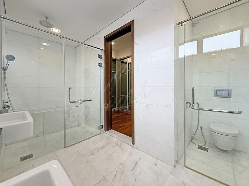 Modern Semi-D @ Serangoon Gdn Estate, Bloxhome Drive, 6 Bedrooms, 5,000 sqft, Semi-Detached House For Rent, by Nicole Lim, 500231839 - Master Bedroom Ensuite - PropertyGuru.com.sg