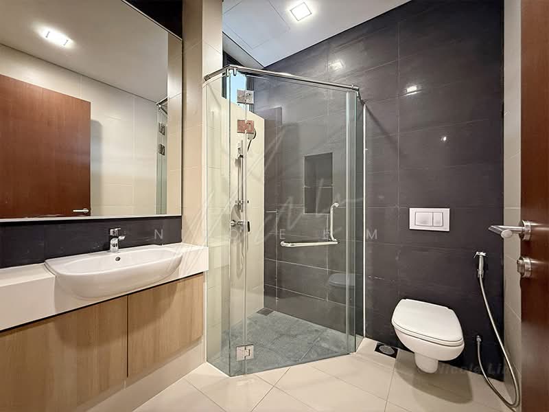 Modern Semi-D @ Serangoon Gdn Estate, Bloxhome Drive, 6 Bedrooms, 5,000 sqft, Semi-Detached House For Rent, by Nicole Lim, 500231839 - Bedroom 3 Ensuite - PropertyGuru.com.sg