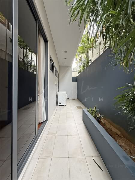 Modern Semi-D @ Serangoon Gdn Estate, Bloxhome Drive, 6 Bedrooms, 5,000 sqft, Semi-Detached House For Rent, by Nicole Lim, 500231839 - Yard - PropertyGuru.com.sg