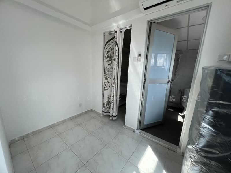 Kim Keat Mezzanine Apartment, , Room Rental, 300 sqft, Walk-up Apartment For Rent, by Shanelle Gooi 魏燕虹, 500231849 - Bathroom - PropertyGuru.com.sg