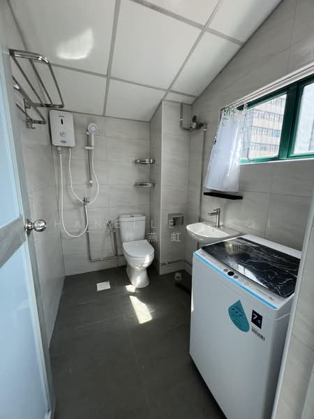 Kim Keat Mezzanine Apartment, , Room Rental, 300 sqft, Walk-up Apartment For Rent, by Shanelle Gooi 魏燕虹, 500231849 - Bathroom - PropertyGuru.com.sg