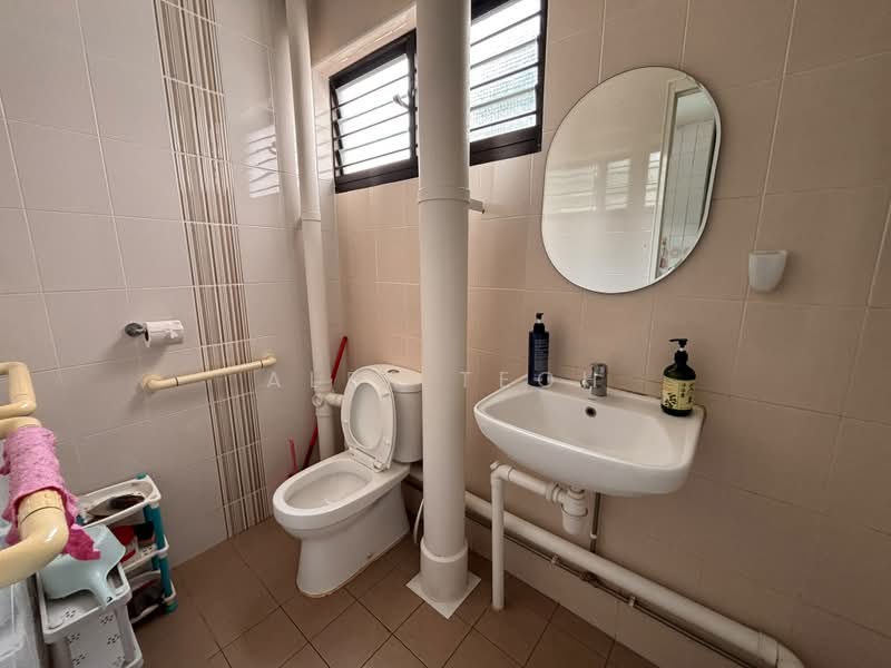 372 Clementi Avenue 4, 372 Clementi Avenue 4, Room Rental, 100 sqft, HDB Flat For Rent, by Alex Teoh, 500231852 - Bathroom - PropertyGuru.com.sg