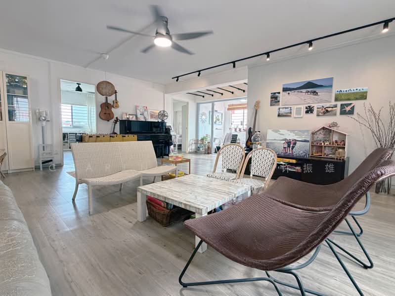 437 Choa Chu Kang Avenue 4, 437 Choa Chu Kang Avenue 4, 4 Bedrooms, 1,593 sqft, HDB Flat For Sale, by Clarence Hee 许振雄, 500231853 - Living Room - PropertyGuru.com.sg