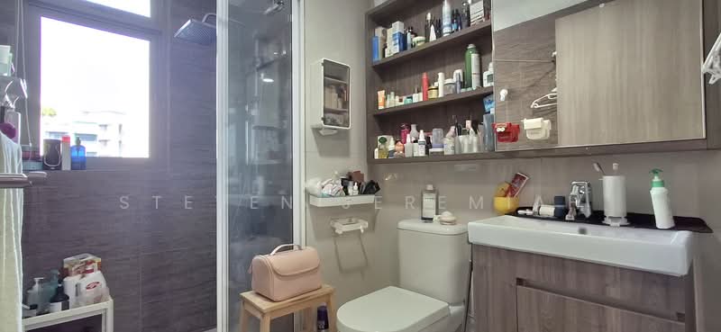 Sol Acres, 8 Choa Chu Kang Grove, 5 Bedrooms, 1,216 sqft, Condominium For Sale, by Steven Jeremiah, 500231860 - Master Bathroom - PropertyGuru.com.sg