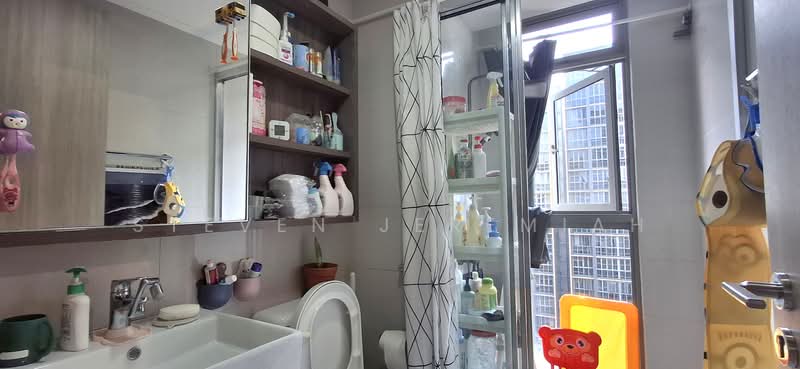 Sol Acres, 8 Choa Chu Kang Grove, 5 Bedrooms, 1,216 sqft, Condominium For Sale, by Steven Jeremiah, 500231860 - Common Bathroom - PropertyGuru.com.sg