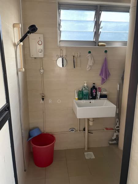 307 Jurong East Street 32, 307 Jurong East Street 32, Room Rental, 150 sqft, HDB Flat For Rent, by Aro Toh, 500231865 - Bathroom - PropertyGuru.com.sg