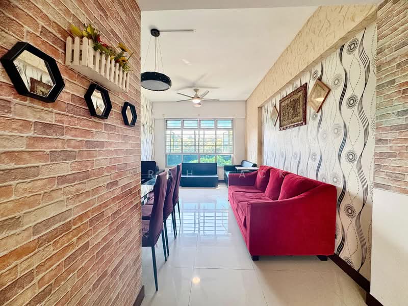 512A Yishun Street 51, 512A Yishun Street 51, 2 Bedrooms, 732 sqft, HDB Flat For Sale, by Farah Zack, 500231884 - Living Room - PropertyGuru.com.sg