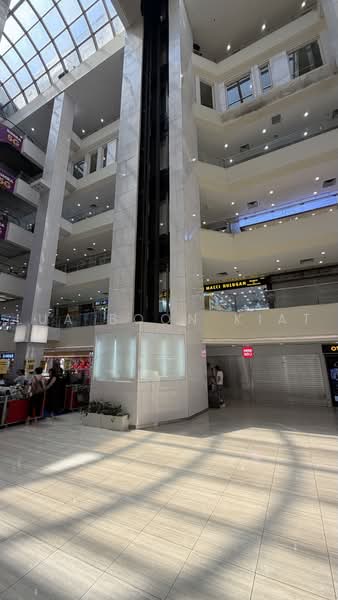 Lucky Plaza, 304 Orchard Road, Orchard / River Valley, 388 sqft, Mall Shop For Sale, by Lua Boon Kiat, 500231892 - Interior - CommercialGuru.com.sg