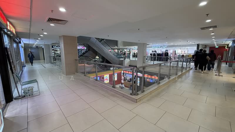 Lucky Plaza, 304 Orchard Road, Orchard / River Valley, 388 sqft, Mall Shop For Sale, by Lua Boon Kiat, 500231892 - Interior - CommercialGuru.com.sg