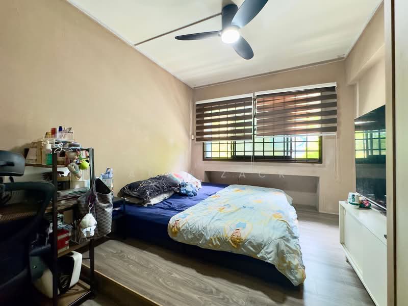 730 Tampines Street 71, 730 Tampines Street 71, 4 Bedrooms, 1,335 sqft, HDB Flat For Sale, by Farah Zack, 500231899 - Bedroom - PropertyGuru.com.sg