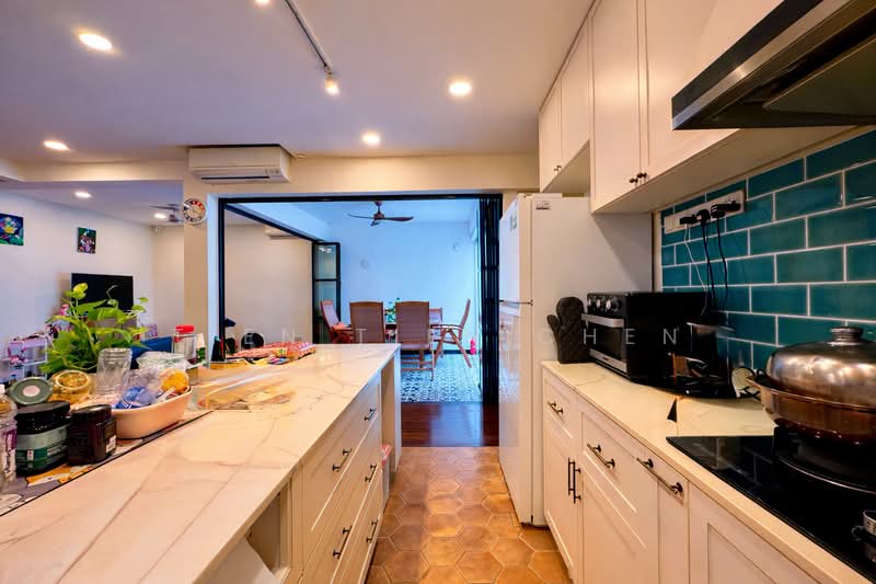 Level 2 Spacious 1,550sqft of beautifully renovated, liveable space, Waringin Park, Kembangan, Sin Chuan Garden,, 3 Bedrooms, 1,388 sqft, Walk-up Apartment For Sale, by Tien Tien Chen, 500231919 - Kitchen - PropertyGuru.com.sg