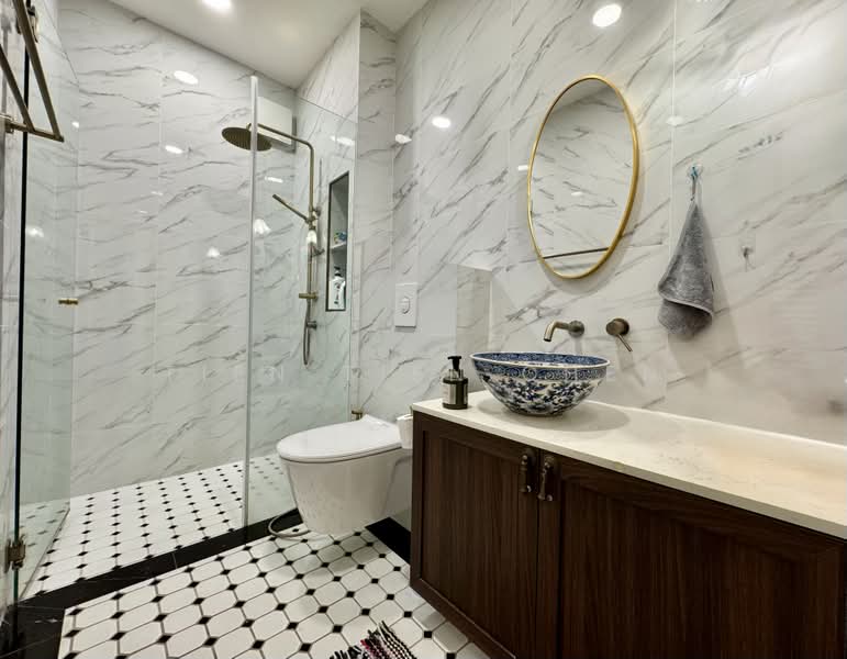 Level 2 Spacious 1,550sqft of beautifully renovated, liveable space, Waringin Park, Kembangan, Sin Chuan Garden,, 3 Bedrooms, 1,388 sqft, Walk-up Apartment For Sale, by Tien Tien Chen, 500231919 - Bathroom - PropertyGuru.com.sg