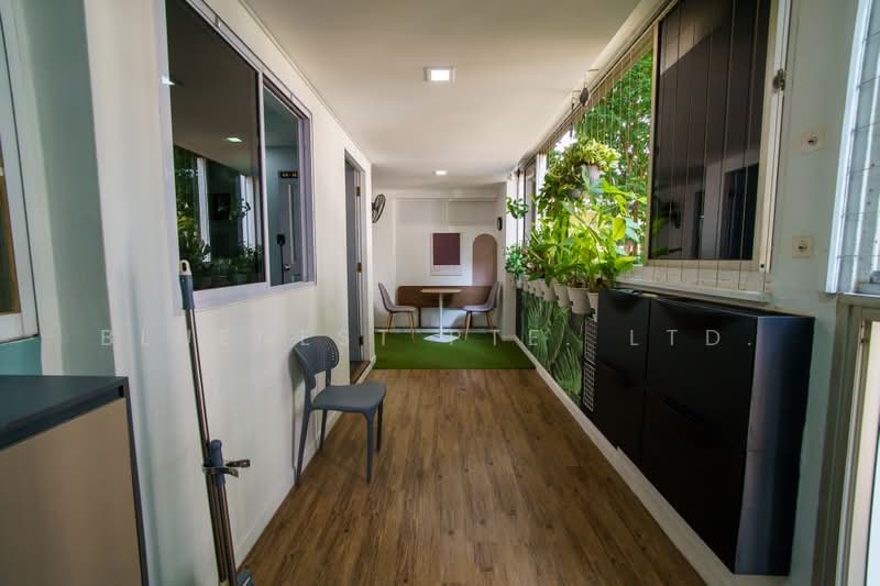 420 Woodlands Street 41, 420 Woodlands Street 41, 5 Bedrooms, 1,905 sqft, HDB Flat For Sale, by KENNETH CHUA, 500231924 - Corridor - PropertyGuru.com.sg