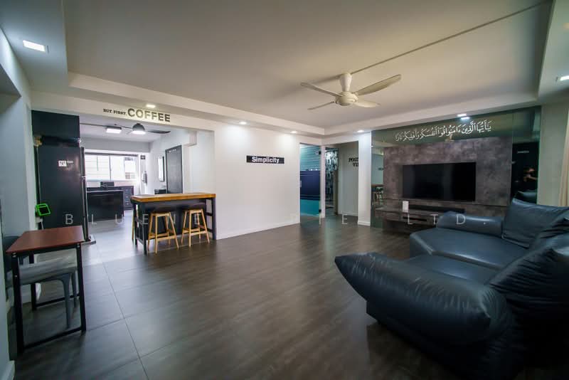 420 Woodlands Street 41, 420 Woodlands Street 41, 5 Bedrooms, 1,905 sqft, HDB Flat For Sale, by KENNETH CHUA, 500231924 - Living Room - PropertyGuru.com.sg
