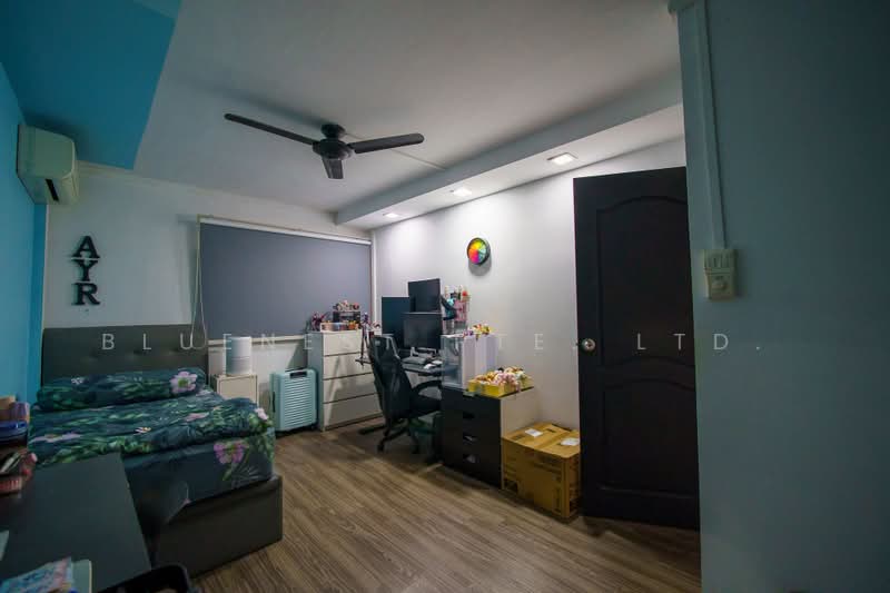 420 Woodlands Street 41, 420 Woodlands Street 41, 5 Bedrooms, 1,905 sqft, HDB Flat For Sale, by KENNETH CHUA, 500231924 - Bedroom - PropertyGuru.com.sg