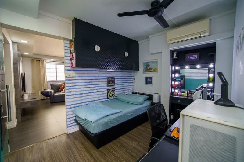 420 Woodlands Street 41, 420 Woodlands Street 41, 5 Bedrooms, 1,905 sqft, HDB Flat For Sale, by KENNETH CHUA, 500231924 - Bedroom - PropertyGuru.com.sg