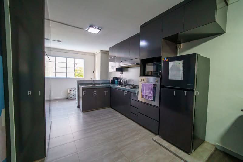 420 Woodlands Street 41, 420 Woodlands Street 41, 5 Bedrooms, 1,905 sqft, HDB Flat For Sale, by KENNETH CHUA, 500231924 - Kitchen - PropertyGuru.com.sg
