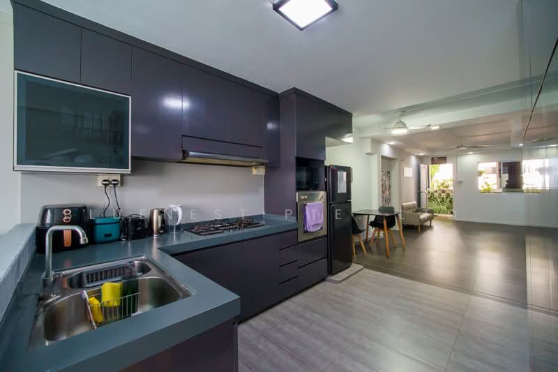 420 Woodlands Street 41, 420 Woodlands Street 41, 5 Bedrooms, 1,905 sqft, HDB Flat For Sale, by KENNETH CHUA, 500231924 - Kitchen - PropertyGuru.com.sg