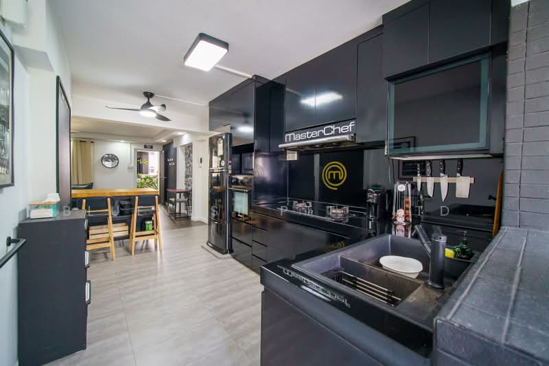 420 Woodlands Street 41, 420 Woodlands Street 41, 5 Bedrooms, 1,905 sqft, HDB Flat For Sale, by KENNETH CHUA, 500231924 - Kitchen - PropertyGuru.com.sg