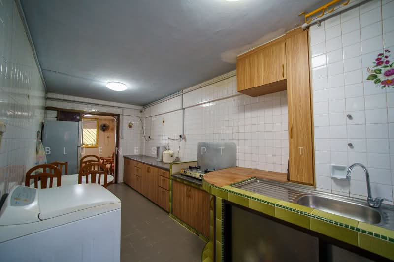 337 Bukit Batok Street 34, 337 Bukit Batok Street 34, 3 Bedrooms, 904 sqft, HDB Flat For Sale, by KENNETH CHUA, 500231958 - Kitchen - PropertyGuru.com.sg