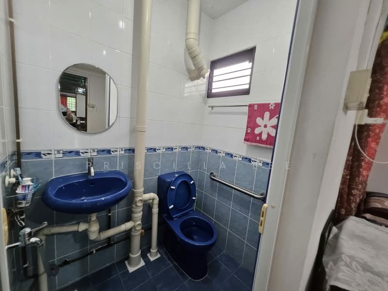 23 Marsiling Drive, 23 Marsiling Drive, 2 Bedrooms, 883 sqft, HDB Flat For Sale, by Priscilla Lee, 500231963 - Bathroom - PropertyGuru.com.sg